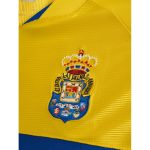 Camiseta oficial de la primera equipación de la UD Las Palmas para la temporada 2026/27. Versión para adulto.