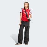 Camiseta de mujer de la primera equipación del Arsenal FC para la temporada 26/27. Uniforme oficial para aficionadas.
