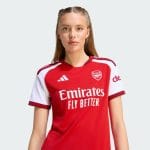 Camiseta de mujer de la primera equipación del Arsenal FC para la temporada 26/27. Uniforme oficial para aficionadas.