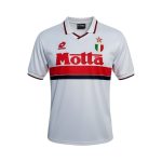Camiseta retro AC Milan 1993/94 segunda equipación blanca — vista frontal en maniquí