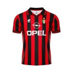 Camiseta retro AC Milan 1996/97 Primera Equipación — vista frontal en maniquí