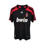 Camiseta retro AC Milan 2007/08 tercera equipación negra y roja — vista frontal en maniquí