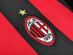 Camiseta retro AC Milan 2008/09, primera equipación, rayas rojas y negras. — foto 10