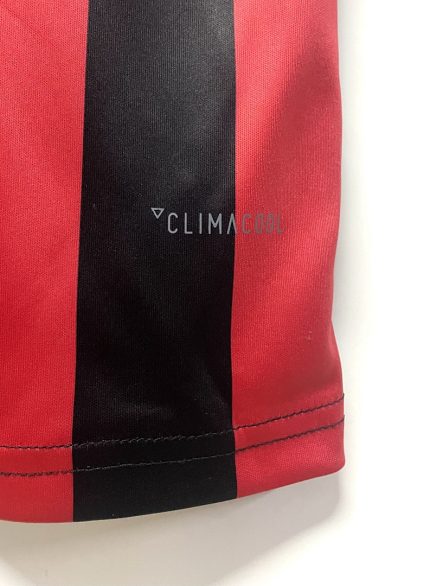Camiseta de fútbol retro AC Milan 2017/18 primera equipación con rayas rojas y negras. — foto 2