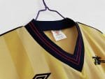 Camiseta retro Arsenal 1983-86 segunda equipación amarilla con detalles negros y rojos. — foto 9
