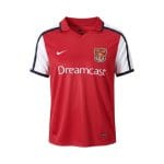 Camiseta retro Arsenal primera equipación temporadas 1999/00 y 2000/01 con patrocinador Dreamcast y marca Nike. — vista frontal en maniquí