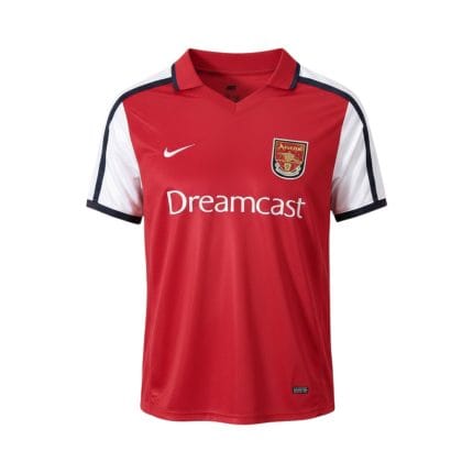 Camiseta retro Arsenal primera equipación temporadas 1999/00 y 2000/01 con patrocinador Dreamcast y marca Nike. — vista frontal en maniquí