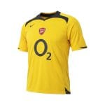 Camiseta retro Arsenal 2005/06 segunda equipación amarilla — vista frontal en maniquí