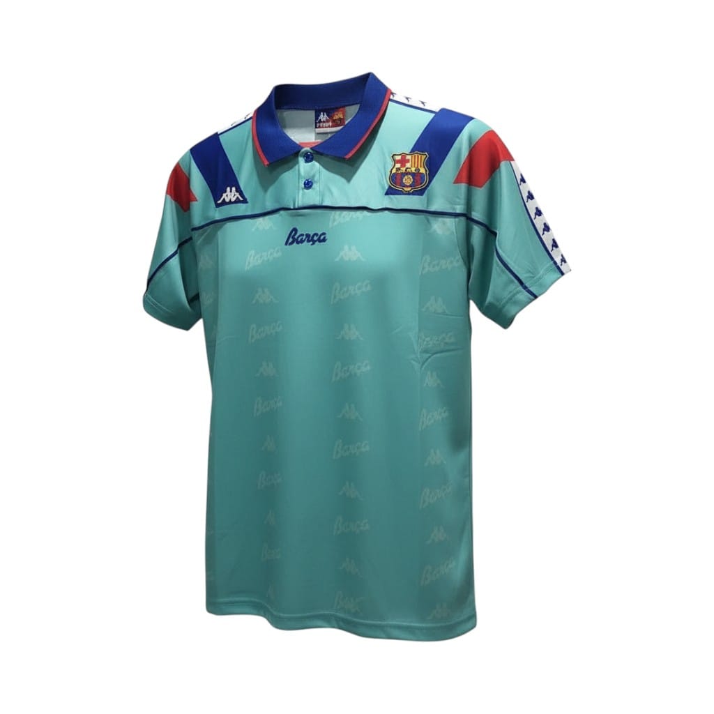 camiseta-retro-barcelona-1992-93-tercera-equipacion-01 Camiseta retro FC Barcelona 1992-93 tercera equipación Kappa turquesa — vista frontal en maniquí