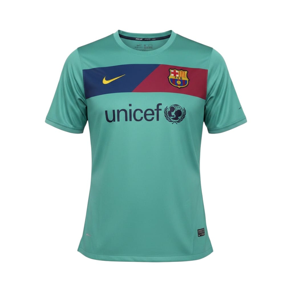 camiseta-retro-barcelona-2010-2011-segunda-equipacion-01 Camiseta retro FC Barcelona 2010-2011 segunda equipación — vista frontal en maniquí