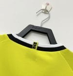 Camiseta retro del Borussia Dortmund de la temporada 1999-2000, primera equipación, color amarillo con detalles en negro y blanco. — foto 7