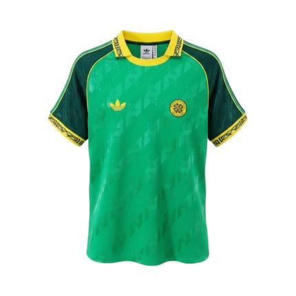 Camiseta retro Celtic verde y amarilla, diseño de fantasía, primera equipación — vista frontal en maniquí