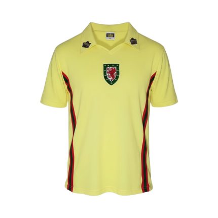 Camiseta retro Gales 1976/79 segunda equipación amarilla con franjas laterales — vista frontal en maniquí