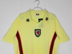 Camiseta retro Gales 1976/79 segunda equipación amarilla con franjas laterales — foto 8
