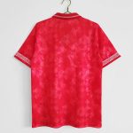 Camiseta retro Gales 1990/92 primera equipación roja con patrón geométrico y cuello polo. — foto 10