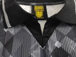 Camiseta retro Inglaterra 1990 segunda equipación negra con patrón geométrico. — foto 4