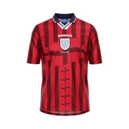 Camiseta retro de la selección de Inglaterra de la temporada 1998, segunda equipación en color rojo. — vista frontal en maniquí