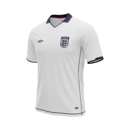 Camiseta retro de Inglaterra de la temporada 2002, primera equipación. — vista frontal en maniquí