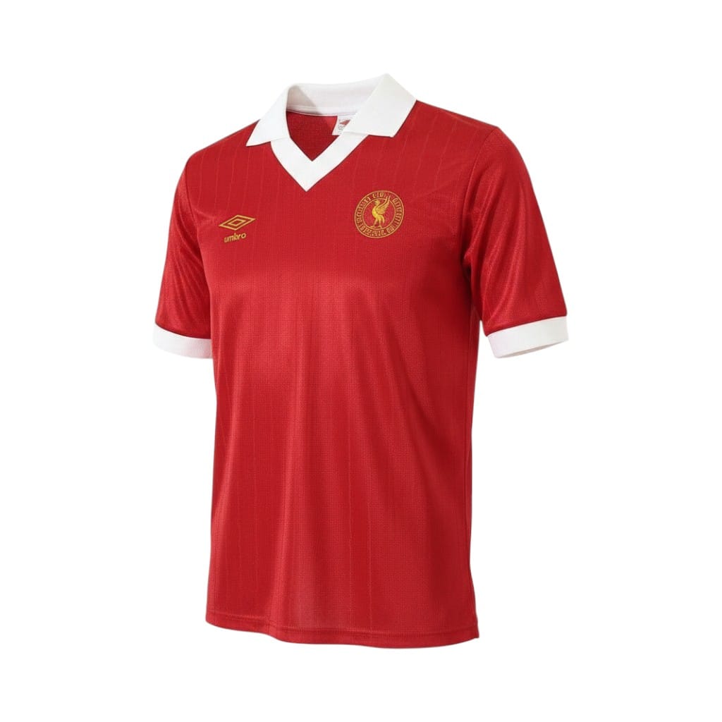 camiseta-retro-liverpool-1976-77-primera-equipacion-01 Camiseta retro Liverpool 1976/77 primera equipación conmemorativa Copa de Europa — vista frontal en maniquí