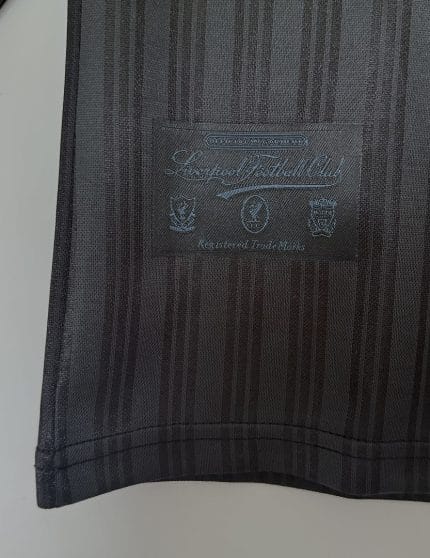 Camiseta retro negra de manga larga del Liverpool FC, temporada 1995/96, marca Adidas y sponsor Carlsberg, edición especial. — foto 2