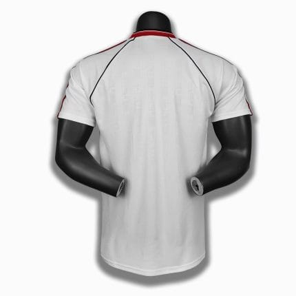 Camiseta retro del Manchester United, segunda equipación de las temporadas 1988/90, color blanco con detalles rojos. — foto 2
