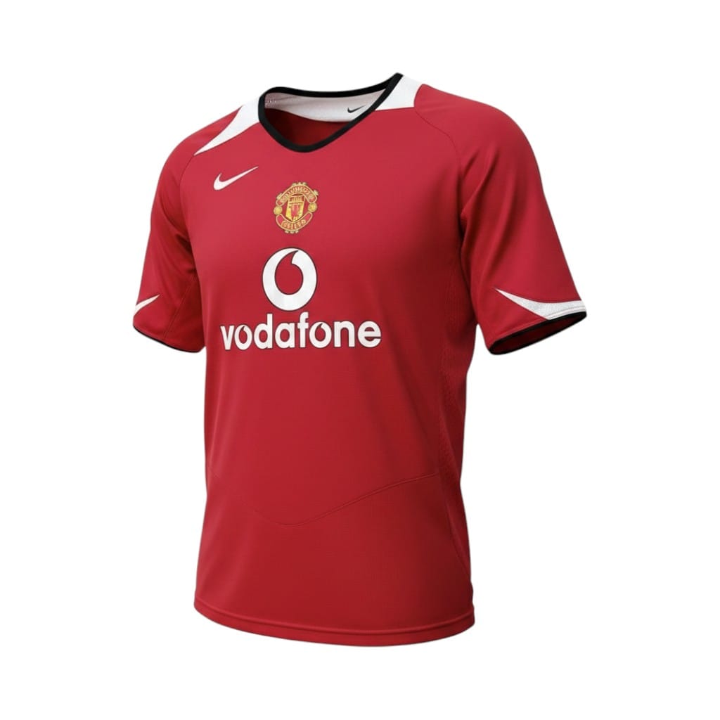 camiseta-retro-manchester-united-2005-06-primera-equipacion-01 Camiseta retro Manchester United 2005/06 primera equipación roja — vista frontal en maniquí