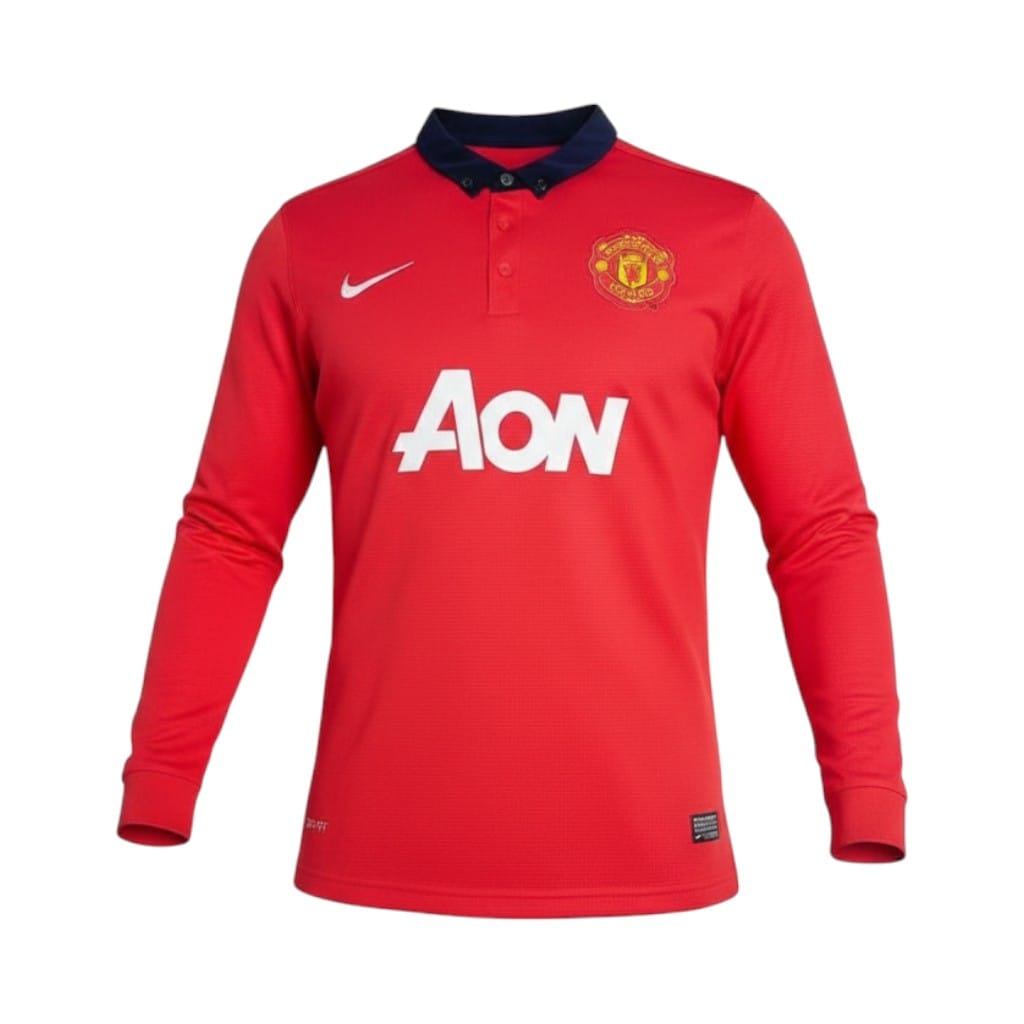 camiseta-retro-manchester-united-2013-14-primera-equipacion-manga-larga-01 Camiseta retro Manchester United 2013/14 primera equipación manga larga — vista frontal en maniquí