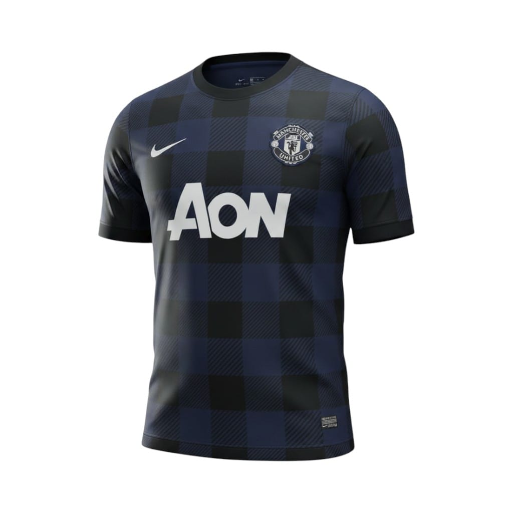 camiseta-retro-manchester-united-2013-14-segunda-equipacion-01 Camiseta retro Manchester United 2013/14 segunda equipación a cuadros — vista frontal en maniquí