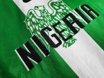 Camiseta retro de fútbol de Nigeria, primera equipación de la temporada 1996, con diseño de águila y franjas verdes y blancas. — foto 4