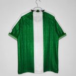 Camiseta retro de fútbol de Nigeria, primera equipación de la temporada 1996, con diseño de águila y franjas verdes y blancas. — foto 9