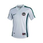 Camiseta retro de fútbol de Nigeria 1998 segunda equipación blanca Nike — vista frontal en maniquí