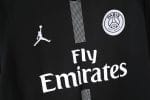 Camiseta retro PSG 2018/19, equipación negra con logo Jordan y sponsor Fly Emirates. — foto 9