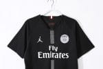 Camiseta retro PSG 2018/19, equipación negra con logo Jordan y sponsor Fly Emirates. — foto 10
