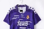 Camiseta retro Real Madrid 1994-96, segunda equipación morada de manga corta. — foto 9