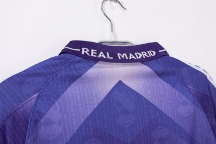 Camiseta retro Real Madrid 1996/97 segunda equipación morada — foto 2