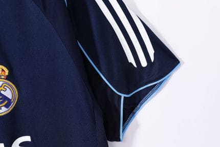 Camiseta retro Real Madrid 2005/06 segunda equipación azul marino — foto 2