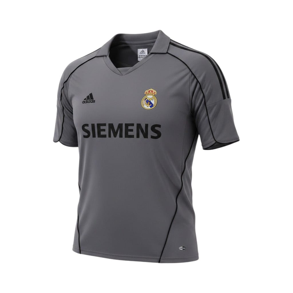 camiseta-retro-real-madrid-2005-06-tercera-equipacion-01 Camiseta retro Real Madrid 2005/06 tercera equipación gris con sponsor Siemens. — vista frontal en maniquí