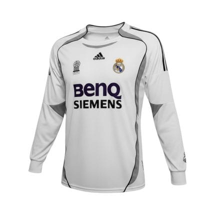 Camiseta retro Real Madrid 2006/07 primera equipación manga larga — vista frontal en maniquí