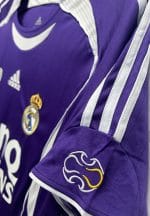 Camiseta retro Real Madrid 2006/07 segunda equipación morada — foto 4