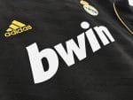 Camiseta retro Real Madrid 2011/12 segunda equipación negra y dorada — foto 7
