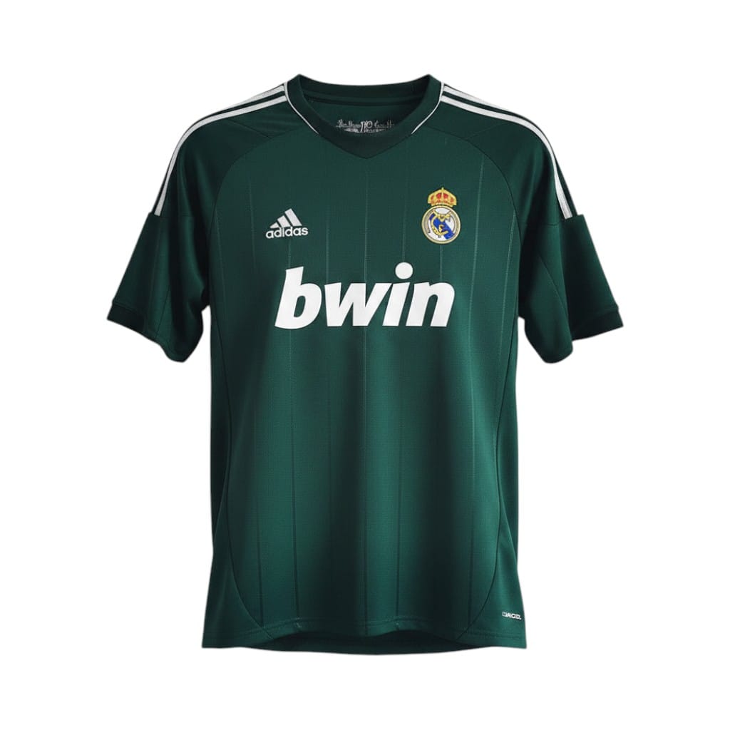 camiseta-retro-real-madrid-2012-13-tercera-equipacion-01 Camiseta retro Real Madrid 2012/13 tercera equipación verde — vista frontal en maniquí