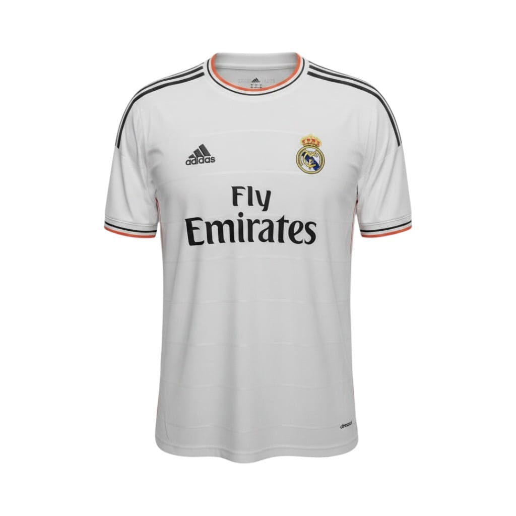 camiseta-retro-real-madrid-2013-14-primera-equipacion-01 Camiseta retro Real Madrid 2013/14 Primera Equipación — vista frontal en maniquí