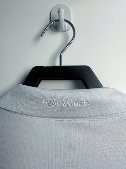 Camiseta retro Real Madrid 2016/17 primera equipación manga larga — foto 2