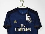 Camiseta retro Real Madrid 2019/20 segunda equipación azul marino y dorado — foto 2