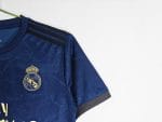 Camiseta retro Real Madrid 2019/20 segunda equipación azul marino y dorado — foto 7