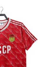 Camiseta retro URSS 1988-1989 Primera Equipación roja con patrón geométrico y logo Adidas. — foto 4