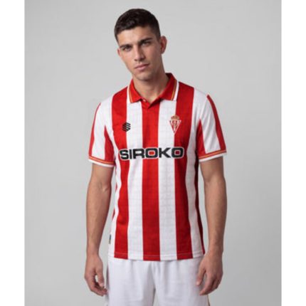 Camiseta de la primera equipación del Sporting de Gijón para la temporada 2026/27, versión de adulto.