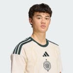 Camiseta de fútbol de la tercera equipación del Celtic FC para la temporada 26/27, versión de adulto.