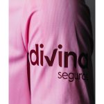 Camiseta alternativa del Valencia CF 2027 color rosa. Tercera equipación oficial para adulto. Vista frontal del producto.