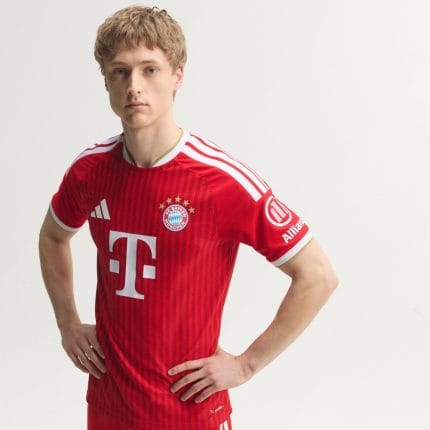 Camiseta versión jugador del Bayern Múnich para la temporada 26/27, primera equipación de adulto.
